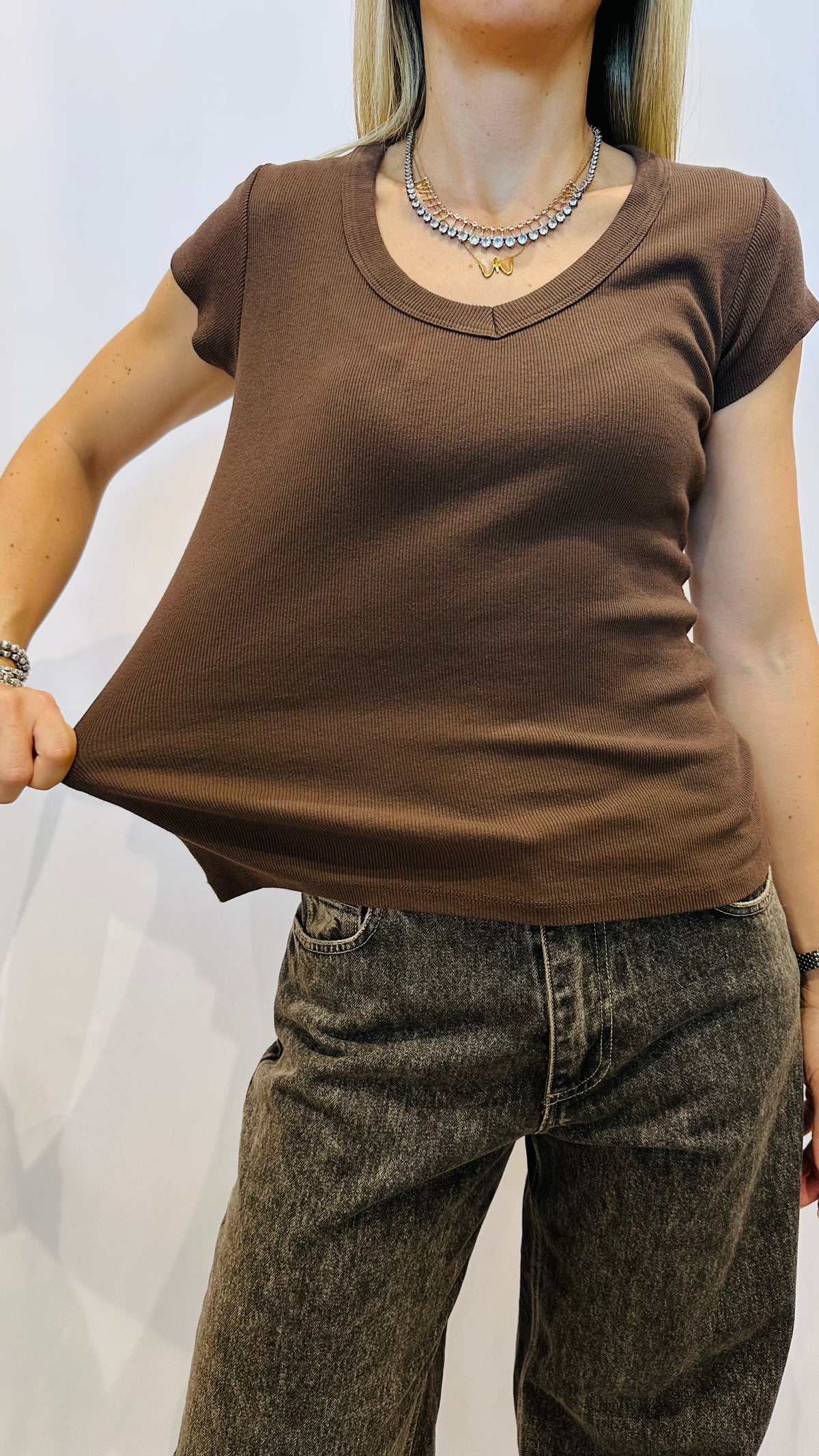 T-SHIRT A COSTINE MARRONE